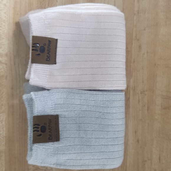 2SETS OF BEARPAW SOCKS - Picture 6 of 7